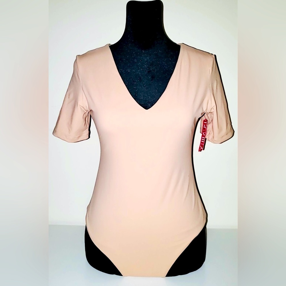 PUMIEY Women’s V-Neck Bodysuit NWT Size: M Nude Color